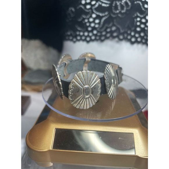 7” vintage sterling silver concho bracelet - Picture 3 of 5